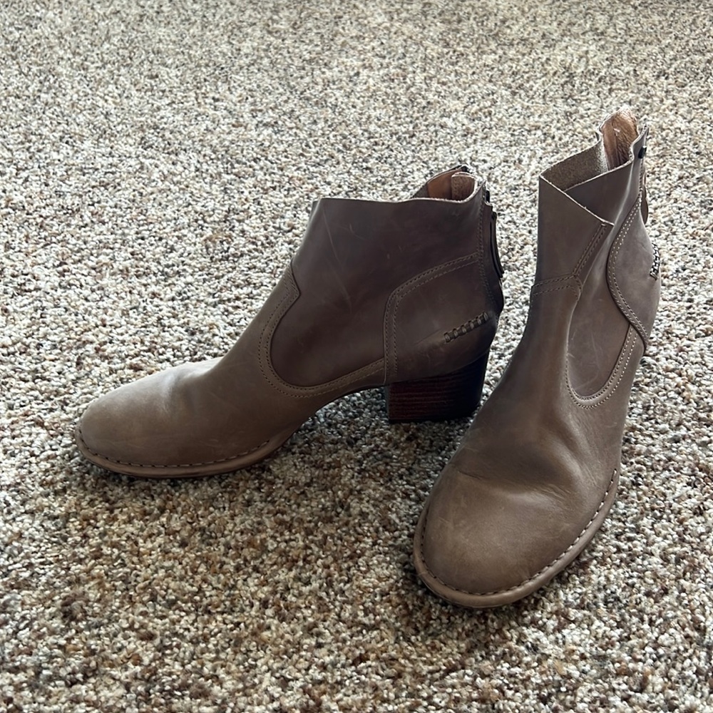 Brown/beige suede Ugg booties